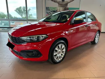 Usata Fiat Tipo 101 CV (74 kW) 2022 Rosso Berlina