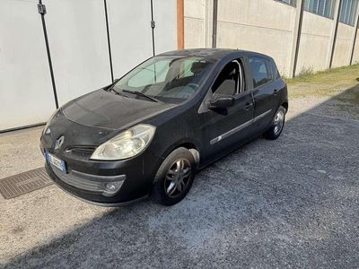 Usata Renault Clio III LE 75 CV (55 kW) 2007 Nero Berlina