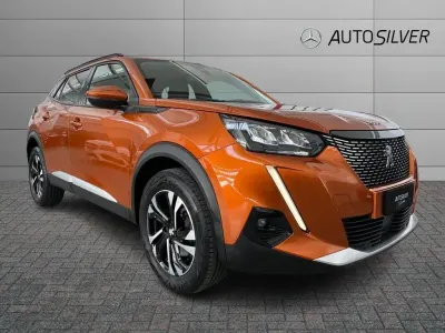 Usata Peugeot 2008 Allure 131 CV (96 kW) 2021 Orange / metallizzato SUV