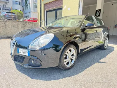 Usata Alfa Romeo Giulietta Distinctive 105 CV (77 kW) 2012 Nero Utilitaria