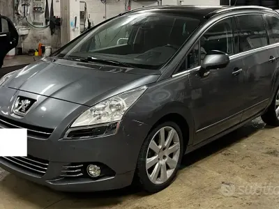 Usata Peugeot 5008 Active 112 CV (82 kW) 2012 Grigio Monovolume