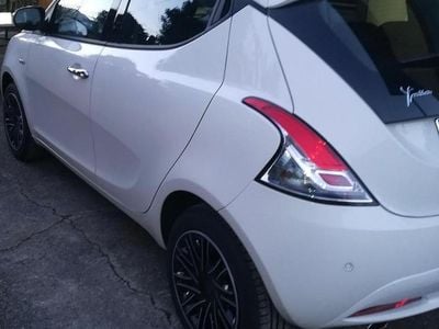 Begagnad Lancia Ypsilon Gold 69 HK (50 kW) 2018 Vit Halvkombi