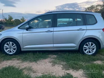 Usata VW Touran Comfortline 150 CV (110 kW) 2021 Grigio Monovolume