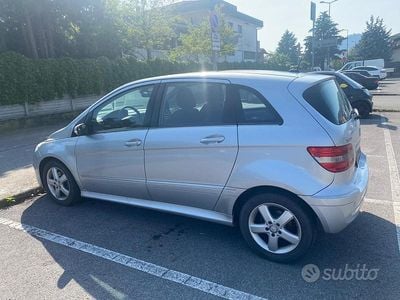 Usata Mercedes B200 140 CV (102 kW) 2008 Grigio Monovolume