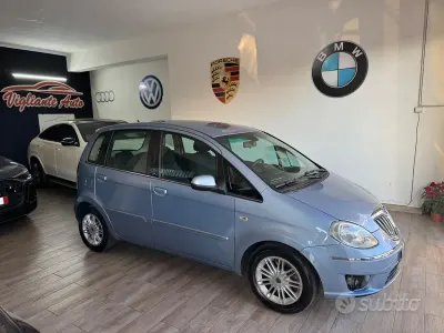 Begagnad Lancia Musa S 95 HK (69 kW) 2010 Blå Minibuss