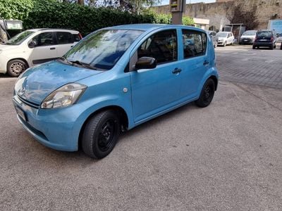Usata Daihatsu Sirion 58 CV (42 kW) 2006 Blu Utilitaria