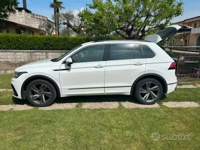 Usata VW Tiguan R-line 150 CV (110 kW) 2023 Bianco SUV