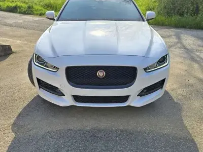 Usata Jaguar XE R-Sport 180 CV (132 kW) 2017 Bianco Berlina