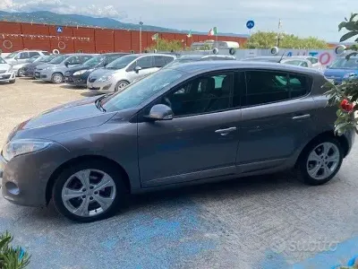 Usata Renault Mégane Luxe 110 CV (80 kW) 2010 Marrone Berlina