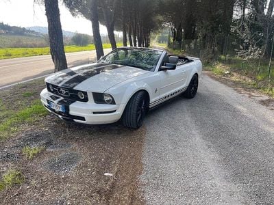 Usata Ford Mustang 149 CV (109 kW) 2006 Bianco Cabrio