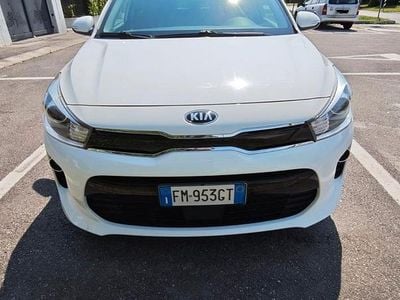 Usata Kia Rio 101 CV (74 kW) 2017 Bianco Berlina