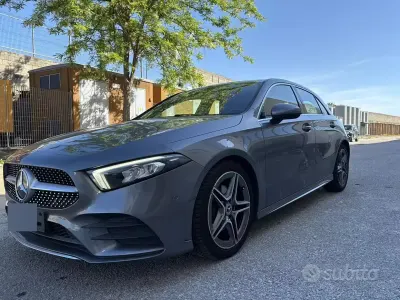 Usata Mercedes A180 Premium 116 CV (85 kW) 2019 Grigio Berlina