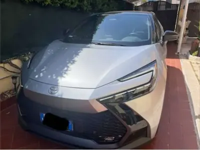 Usata Toyota C-HR Lounge 98 CV (72 kW) 2024 Argento SUV