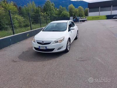 Usata Opel Astra 60 CV (44 kW) 2012 Bianco Berlina