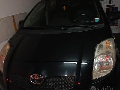 Usata Toyota Yaris 90 CV (66 kW) 2006 Nero Utilitaria