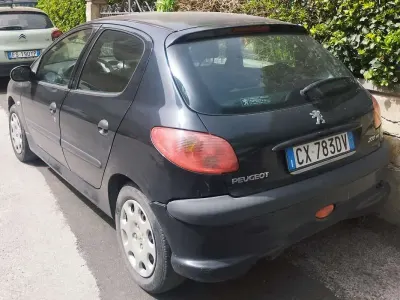Usata Peugeot 206 68 CV (50 kW) 2005 Nero Berlina