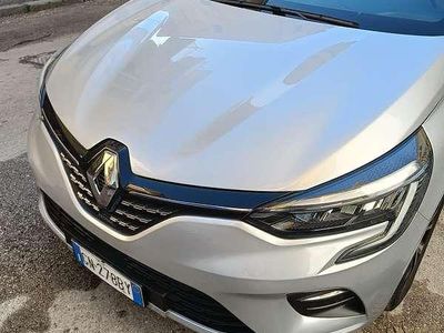 Używany Renault Clio V Techno 101 KM (74 kW) 2023 Szary Sedan/Limuzyna