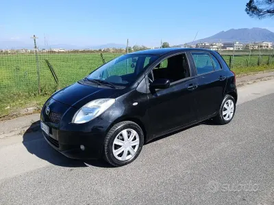 Begagnad Toyota Yaris Sol 87 HK (63 kW) 2007 Svart Halvkombi