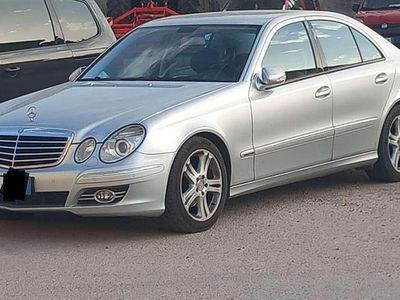 Usata Mercedes E220 Avantgarde 170 CV (125 kW) 2009 Argento Berlina