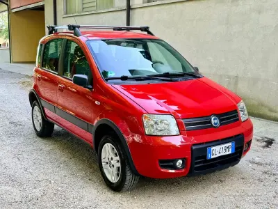 Usata Fiat Panda 4x4 69 CV (50 kW) 2006 Rosso Utilitaria