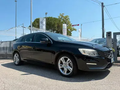 Usata Volvo V60 Momentum 115 CV (84 kW) 2014 Nero Station wagon