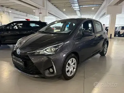 Usata Toyota Yaris Active 72 CV (52 kW) 2019 Grigio Berlina
