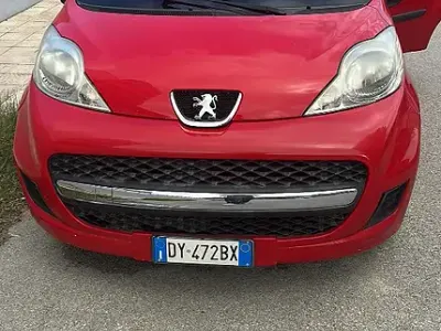 Usata Peugeot 107 68 CV (50 kW) 2009 Rosso Utilitaria
