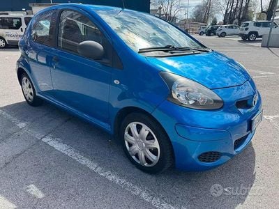 Usata Toyota Aygo 69 CV (50 kW) 2010 Blu Utilitaria