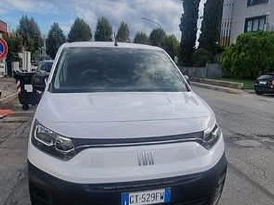 Usata Fiat Doblò 110 CV (80 kW) 2024 Bianco Monovolume