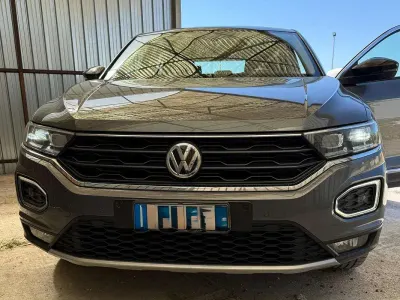 Usata VW T-Roc Style 116 CV (85 kW) 2019 Nero SUV