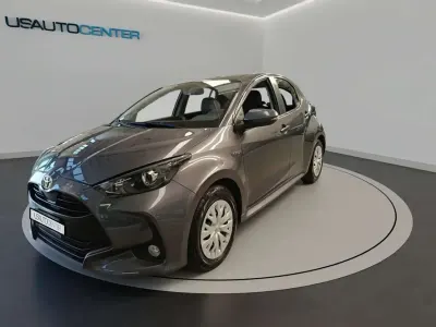 Usata Toyota Yaris Hybrid Business Edition 92 CV (67 kW) 2021 Grigio Berlina