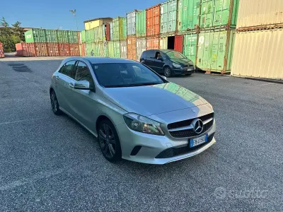 Usata Mercedes A180 109 CV (80 kW) 2018 Grigio Berlina
