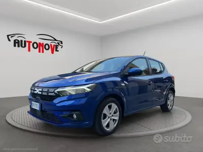 Usata Dacia Sandero Essentiel 101 CV (74 kW) 2023 Blu/azzurro Berlina