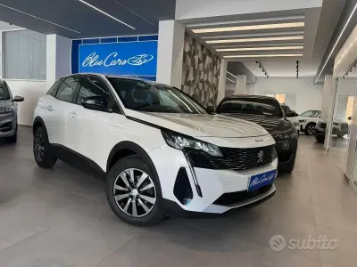 Begagnad Peugeot 3008 Allure 130 HK (95 kW) 2022 Vit SUV