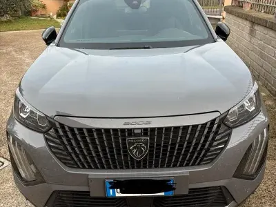 Usata Peugeot 2008 102 CV (75 kW) 2024 Grigio SUV
