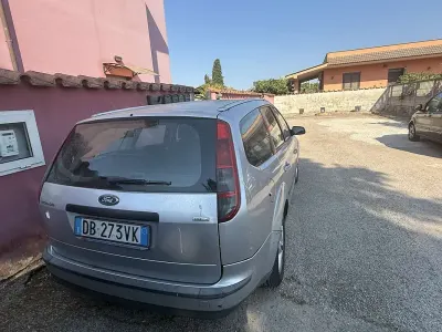 Usata Ford Focus 90 CV (66 kW) 2006 Grigio Station wagon