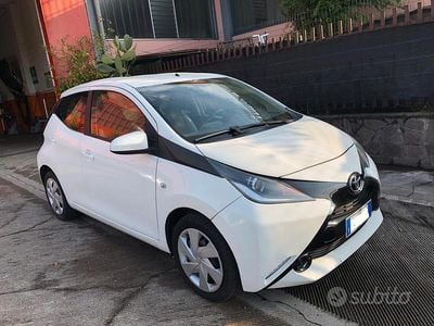 Gebraucht Toyota Aygo 69 PS (50 kW) 2014 Weiß Kleinwagen