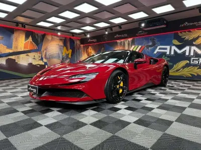 Usata Ferrari SF90 999 CV (734 kW) 2021 Rosso Coupé