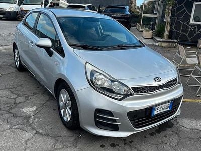 Usata Kia Rio Active 81 CV (59 kW) 2016 Argento Utilitaria