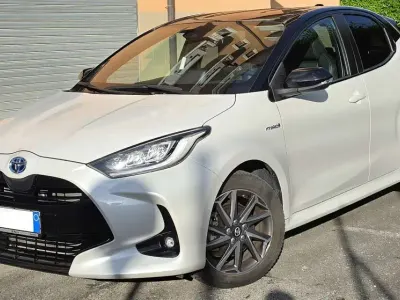 Usata Toyota Yaris Hybrid Style 92 CV (67 kW) 2021 Berlina