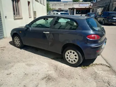 Occasion Alfa Romeo 147 Distinctive 116 ch (85 kW) 2005 Bleue Citadine
