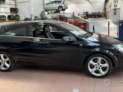 Usata Opel Astra GTC 120 CV (88 kW) 2007 Nero Coupé