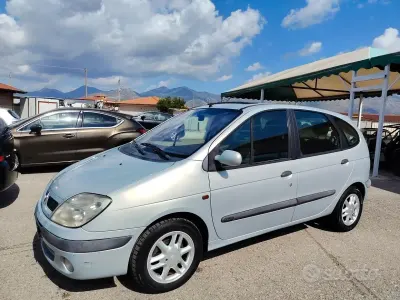 Usata Renault Scénic 102 CV (75 kW) 2002 Grigio Monovolume