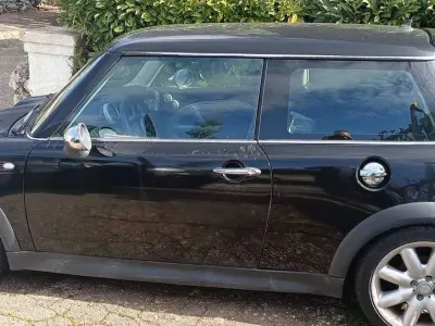 Używany Mini Cooper 90 KM (66 kW) 2001 Czarny Hatchback
