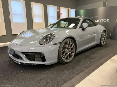 Usata Porsche 911 Carrera 4S Cabriolet 450 CV (330 kW) 2024 Grigio Cabrio