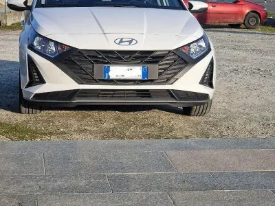 Usata Hyundai i20 78 CV (57 kW) 2025 Bianco Utilitaria