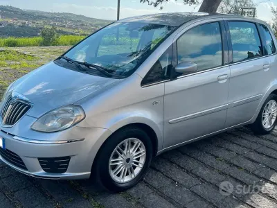 Usata Lancia Musa 90 CV (66 kW) 2009 Argento Monovolume