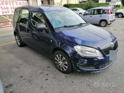 Usata Skoda Roomster 75 CV (55 kW) 2011 Bluazzurro Monovolume