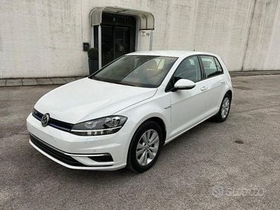 Usata VW Golf VII Life 131 CV (96 kW) 2019 Bianco pastello Berlina