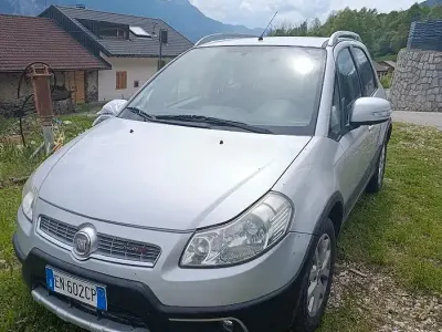 Usata Fiat Sedici 135 CV (99 kW) 2012 Grigio SUV